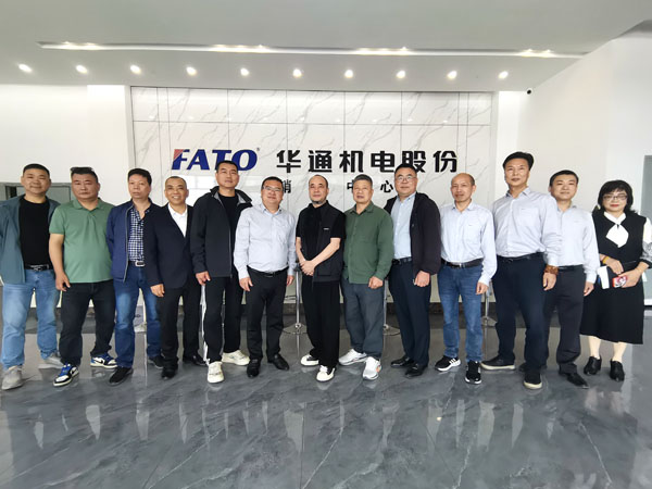 1744707307698615.jpg 合影(修)網(wǎng).jpg